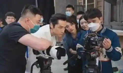 胡歌结婚豪华阵容搭配(胡歌穿衣搭配)插图3