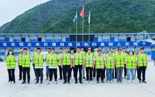 工地豪华阵容插图1