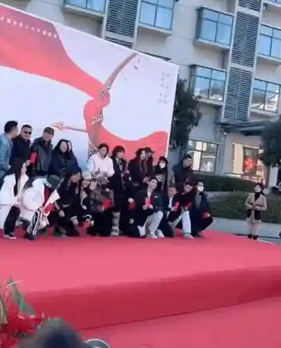 折腰强大阵容插图1